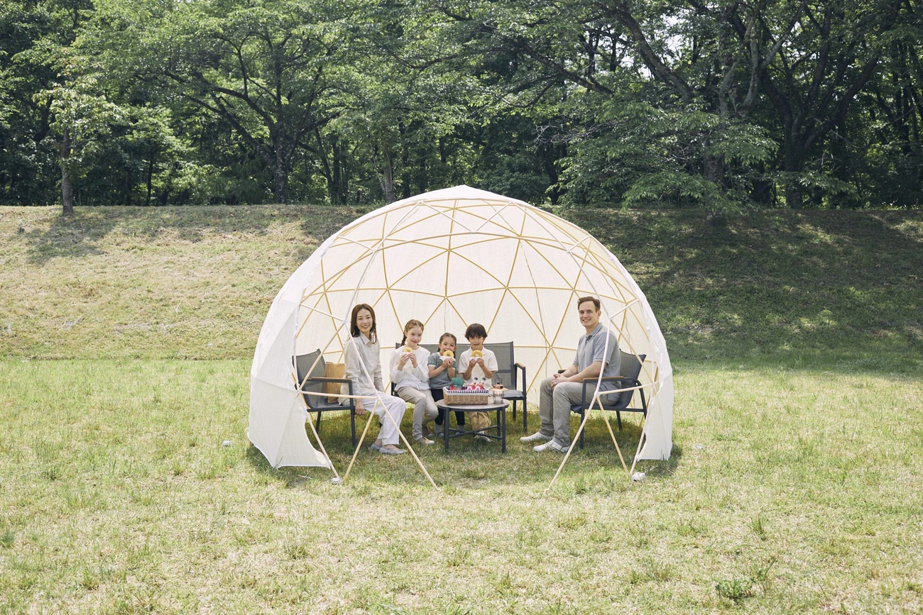 A relaxing and relaxing space with a lawn was born.